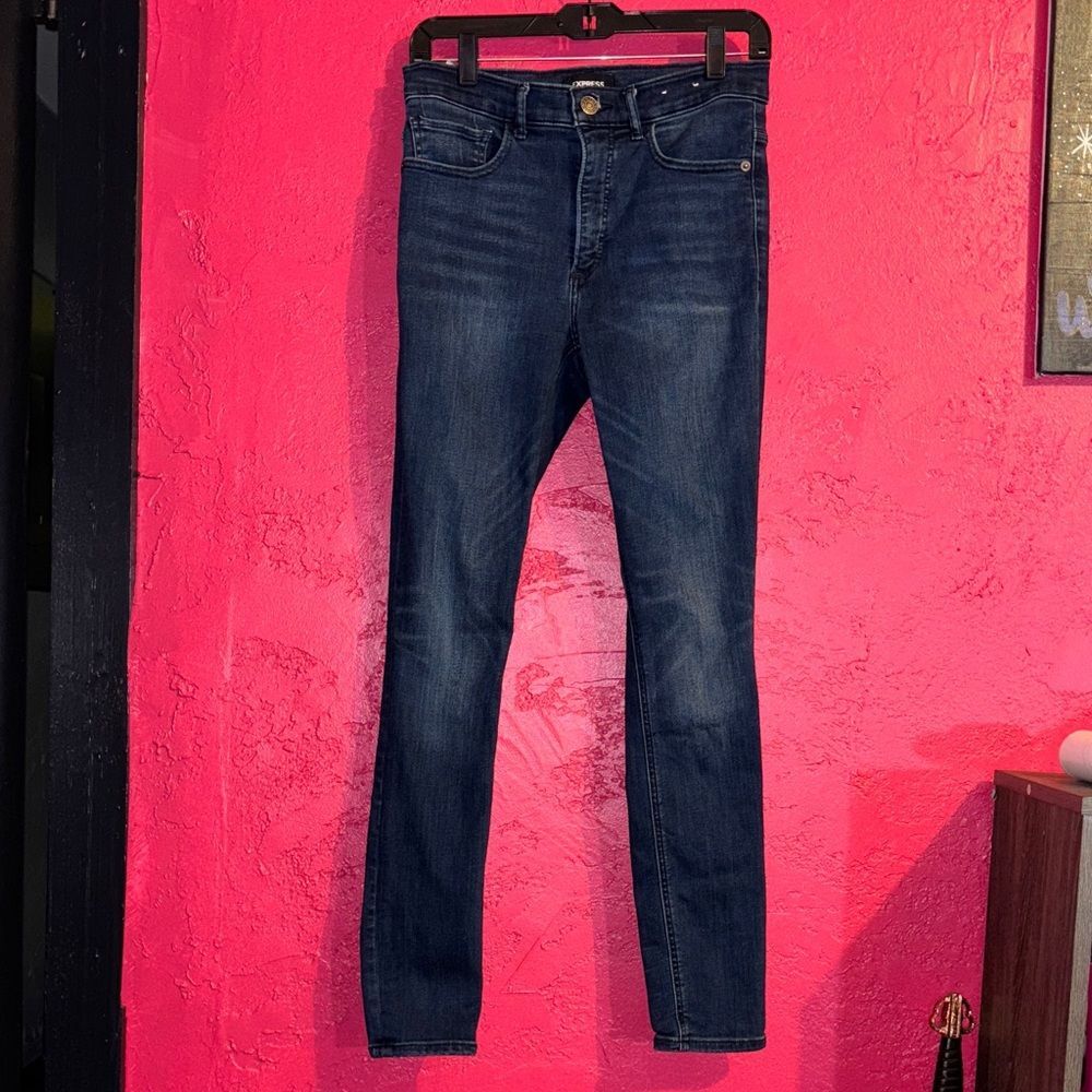 Express denim perfect high-rise legging. Size 6.